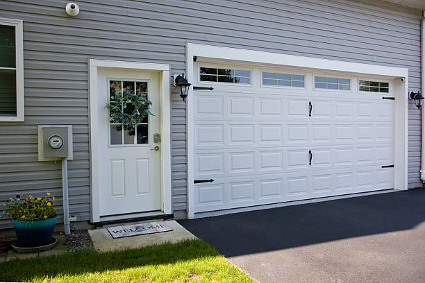 24/7 Emergency Garage Door Panel Replacement experts in Belmont, MS